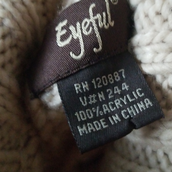 Poncho - Picture 3 of 3